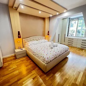 Apartament Center, Tirana